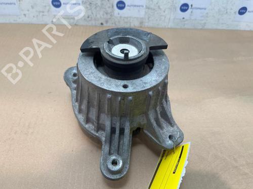 Used Engine mount Engine mount MERCEDES-BENZ C-CLASS (W205) C 180 BlueTEC / d (205.036) (116 hp) 38834456 38834456
