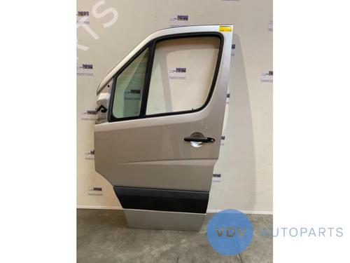 Used Left front door MERCEDES-BENZ SPRINTER 3,5-t Van (B906) 313 CDI (906.631, 906.633, 906.635, 906.637) (129 hp) 25946584
