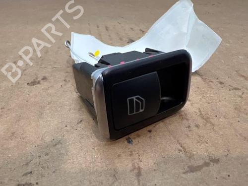 switch-mercedes-benz-cla-shooting-brake-x117-2015-2016-2017-2018-2019-38820466 main image