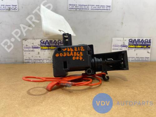 Used Fuel door actuator MERCEDES-BENZ E-CLASS (W212) E 220 CDI / BlueTEC (212.001, 212.002) (170 hp) 25951175