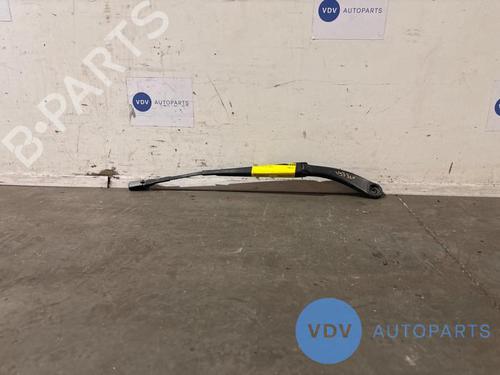 Used Front windshield wiper arm MERCEDES-BENZ GLA-CLASS (X156) GLA 180 (156.942) (122 hp) 25967976