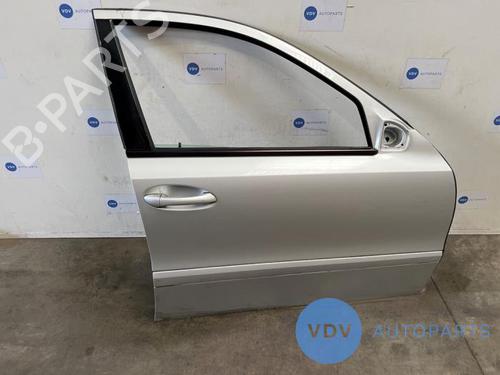 Used Right front door MERCEDES-BENZ E-CLASS (W211) E 200 CDI (211.004) (102 hp) 25974325