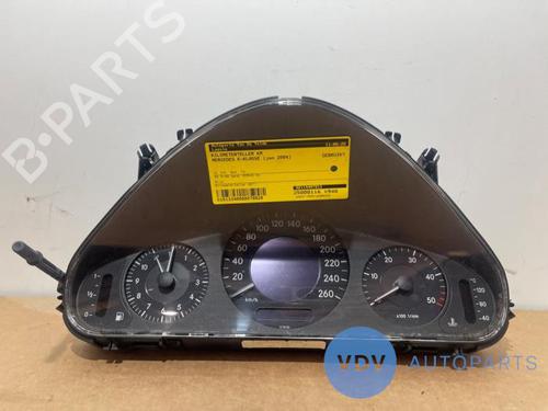 Used Display monitor MERCEDES-BENZ E-CLASS (W211) E 200 CDI (211.004) (102 hp) 26951787