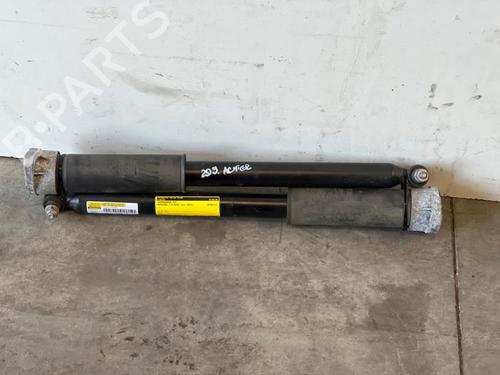 Used Left front shock absorber Left front shock absorber MERCEDES-BENZ C-CLASS (W205) C 220 BlueTEC / d (205.002, 205.004) (170 hp) 38830560 38830560
