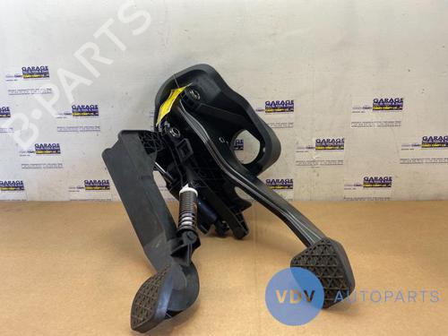 Used Break pedal MERCEDES-BENZ C-CLASS (W205) C 200 BlueTEC / d (205.037) (136 hp) 25952803