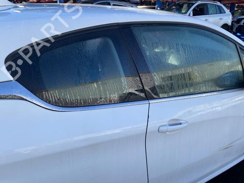 Panel rude bagtil højre PEUGEOT 208 I (CA_, CC_) 1.2 VTI 82 (82 hp) 31981130