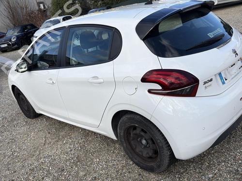 Rückleuchte Links für PEUGEOT 208 I (CA_, CC_) 1.6 HDi / BlueHDi 75 (75 hp) 32685004