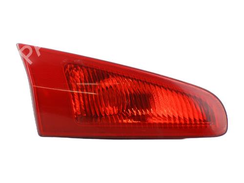 Feu de coffre gauche ALFA ROMEO 147 (937_) 1.9 JTDM 16V (937.AXN1B, 937.AXZ1B) (170 hp) 32669535