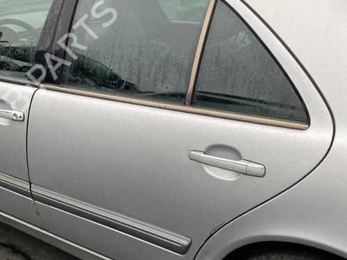 Porte arrière gauche MERCEDES-BENZ E-CLASS (W210) E 270 CDI (210.016) (170 hp) 31271212