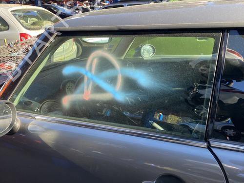 Used Front left door window MINI MINI (R56) One D (90 hp) 25693542
