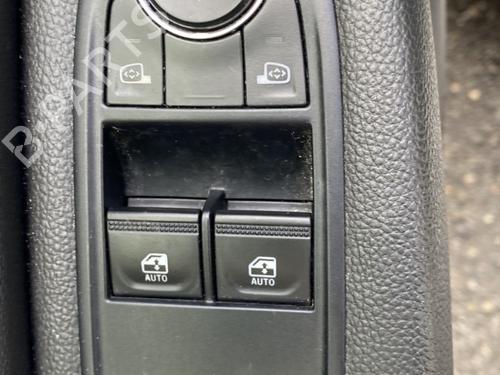 Used Left front window switch RENAULT CLIO V (B7_) 1.0 TCe 90 (B7MT) (91 hp) 32271291
