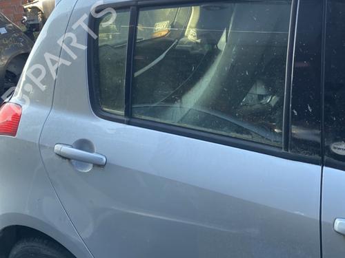 Dør højre bagtil SUZUKI SWIFT III (MZ, EZ) 1.3 (RS413, ZC11S) (92 hp) 28004093