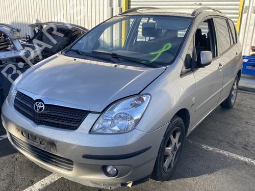 Used Left front fog light TOYOTA COROLLA Verso (_E12_) 2.0 D-4D (CDE120_, CDE120R) (90 hp) 31070845