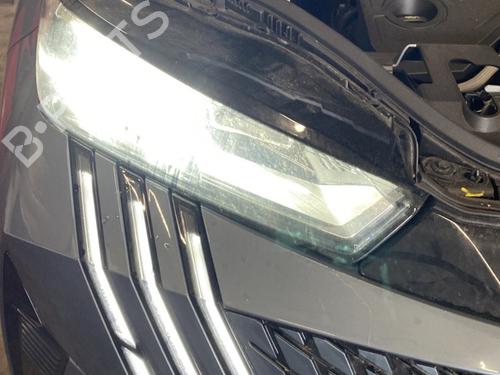 Used Right headlight Right headlight PEUGEOT 5008 III (KA_, KB_, KC_) Hybrid 136 (136 hp) 30617748 30617748