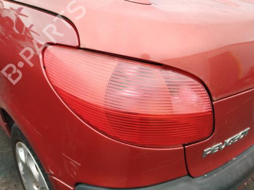 Used Left taillight Left taillight PEUGEOT 206 CC (2D) 1.6 16V (2DNFUF, 2DNFUR) (109 hp) 35926893 35926893
