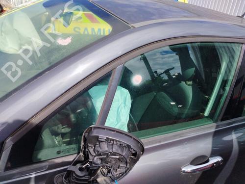 front-left-quarter-glass-fiat-500x-334_-2014-34524543 main image