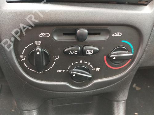 Used Climate control Climate control PEUGEOT 206 CC (2D) 1.6 16V (2DNFUF, 2DNFUR) (109 hp) 35926906 35926906