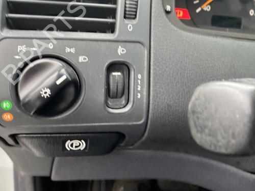 Commande de phare MERCEDES-BENZ E-CLASS (W210) E 270 CDI (210.016) (170 hp) 31271224