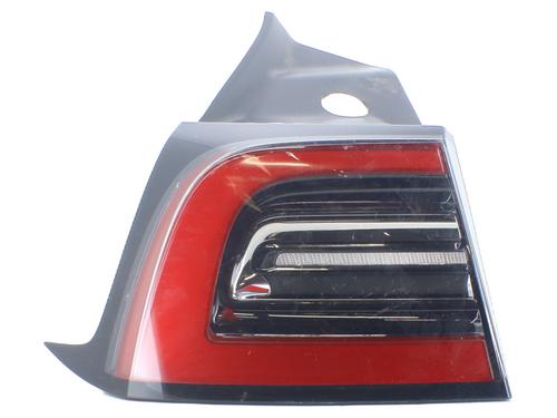 Left taillight TESLA MODEL Y (5YJY) Long Range All-wheel Drive | BP37750939C34 - Image 3