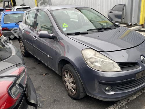 Used Right front fog light RENAULT CLIO III (BR0/1, CR0/1) 1.6 16V (BR09, BR0T, CR09, CR0T) (88 hp) 32067877