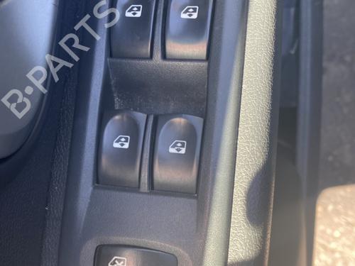 Used Left front window switch RENAULT CLIO III (BR0/1, CR0/1) 1.5 dCi (C/BR0G, C/BR1G) (68 hp) 25725238