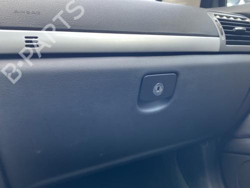 Used Glove box PEUGEOT 407 (6D_) 2.0 16V (6DRFJC, 6DRFJE, 6DRFJF) (140 hp) 32020442