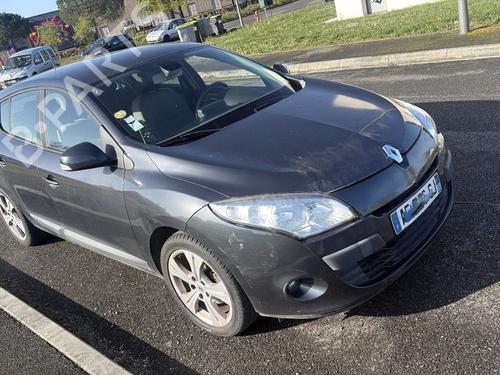 right-front-fog-light-renault-megane-iii-hatchback-bz01_-b3_-2008-34414955 main image