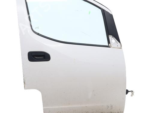 right-front-door-nissan-nv200-van-2010-32363957 main image