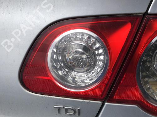 Used Right tailgate light Right tailgate light VW PASSAT B6 (3C2) 1.9 TDI (105 hp) 25684469 25684469