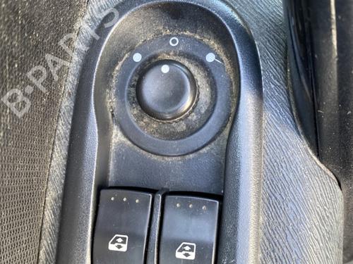 Used Left front window switch Left front window switch RENAULT KANGOO Express (FW0/1_) [2008-2026] 33610641 33610641