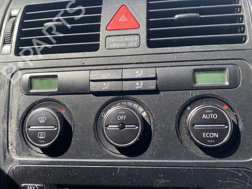 Used Climate control VW TOURAN (1T1, 1T2) 1.9 TDI (105 hp) 25693240