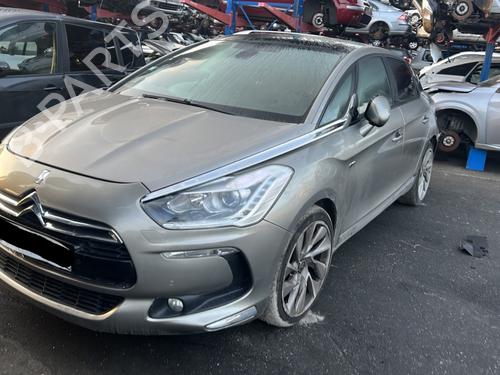 Used Front wiper motor CITROËN DS5 2.0 HDi 200 Hybrid4 All-wheel Drive (200 hp) 26148123