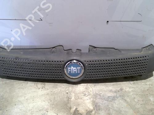 Used Grille FIAT PANDA (169_) 1.1 (169.AXA1A) (54 hp) 25696041