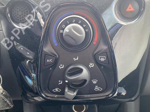climate-control-peugeot-108-2014-25678825 main image