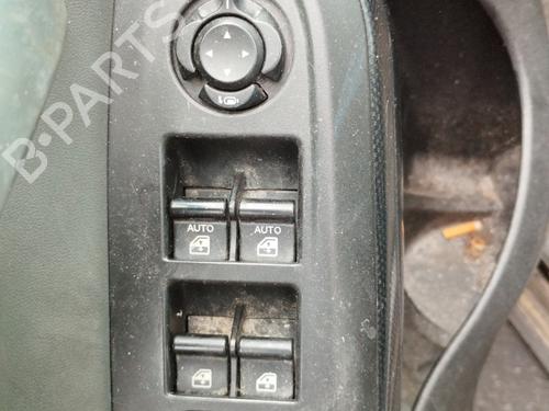 left-front-window-switch-fiat-500x-334_-2014-34524558 main image