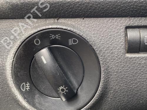 Used Headlight switch VW POLO IV (9N_, 9A_) 1.2 12V (64 hp) 25812413