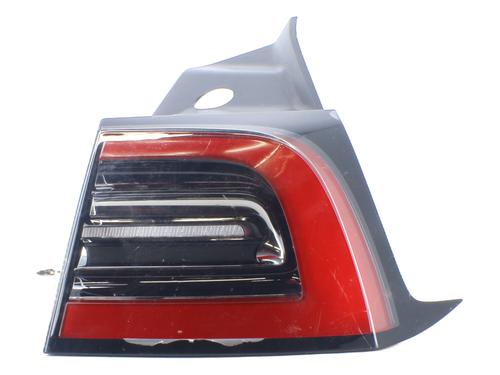 Right taillight TESLA MODEL Y (5YJY) Long Range All-wheel Drive | BP37750938C35 - Image 4