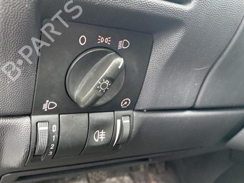 Used Headlight switch OPEL TIGRA TwinTop (X04) 1.4 (R97) (90 hp) 30930781