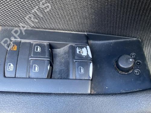 Used Left front window switch AUDI A3 Sportback (8PA) 2.0 TDI 16V (140 hp) 25682452