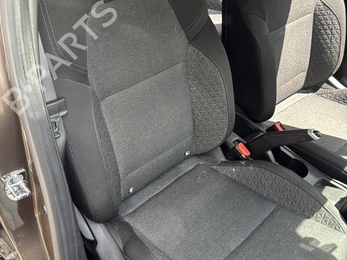 Used Right front seat RENAULT CLIO V (B7_) 1.5 Blue dCi 85 (B7AG) (86 hp) 26148069