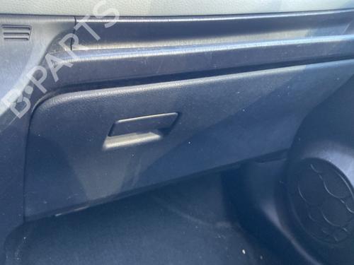 Guantera TOYOTA YARIS (_P13_) 1.5 Hybrid (NHP130_, NHP130) (101 hp) 29079316