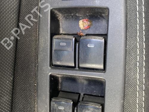 Used Left front window switch TOYOTA AURIS (_E15_) 1.8 Hybrid (ZWE150_, ZWE150R) (136 hp) 29140154