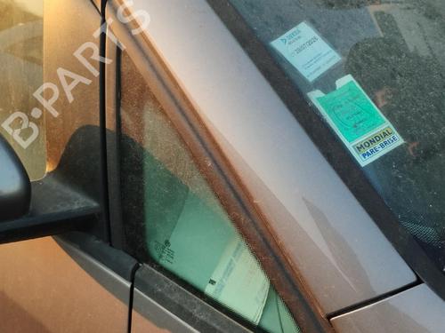 front-right-quarter-glass-vw-touran-1t3-2010-2011-2012-2013-2014-2015-2016-37683768 main image