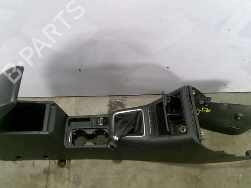 Used Middle console Middle console VW TIGUAN (5N_) 2.0 TDI (140 hp) 25678387 25678387