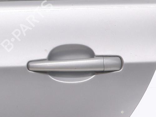 Używane Klamka zewnętrzna drzwi tylnych lewych PEUGEOT 5008 (0U_, 0E_) 1.6 HDi (112 hp) 30199705