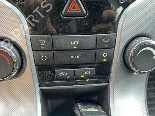 Used Climate control CHEVROLET CRUZE Hatchback (J305) 2.0 CDI (163 hp) 25686375