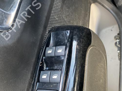 Used Left front window switch CITROËN C3 III (SX) 1.2 THP 110 (SXHNPS, SXHNZT, SXHNZ6) (110 hp) 31018629