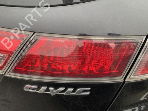 Używane Lampa tylna klapy bagażnika prawa HONDA CIVIC VIII Hatchback (FN, FK) 1.8 (FN1, FK2) (140 hp) 25693340