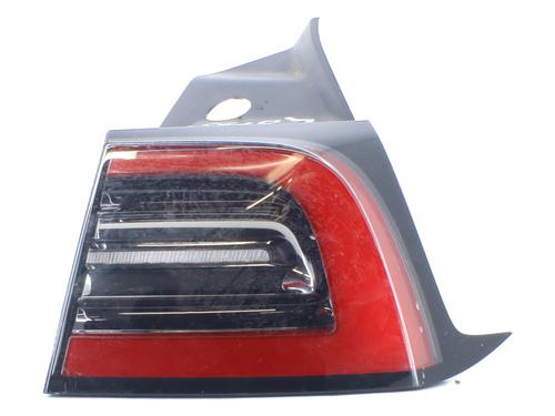 Right taillight TESLA MODEL Y (5YJY) Long Range All-wheel Drive | BP37750989C35 - Image 4
