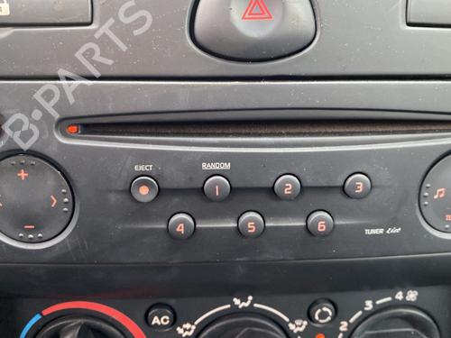 Używane Radio RENAULT CLIO II (BB_, CB_) 1.4 16V (B/CB0P, BB13) (98 hp) 29864205